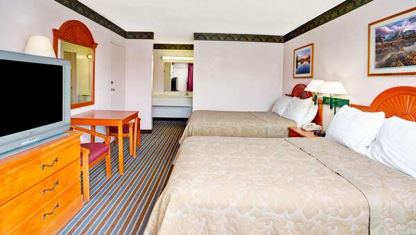 2 Double Beds Non-Smoking Photo 1